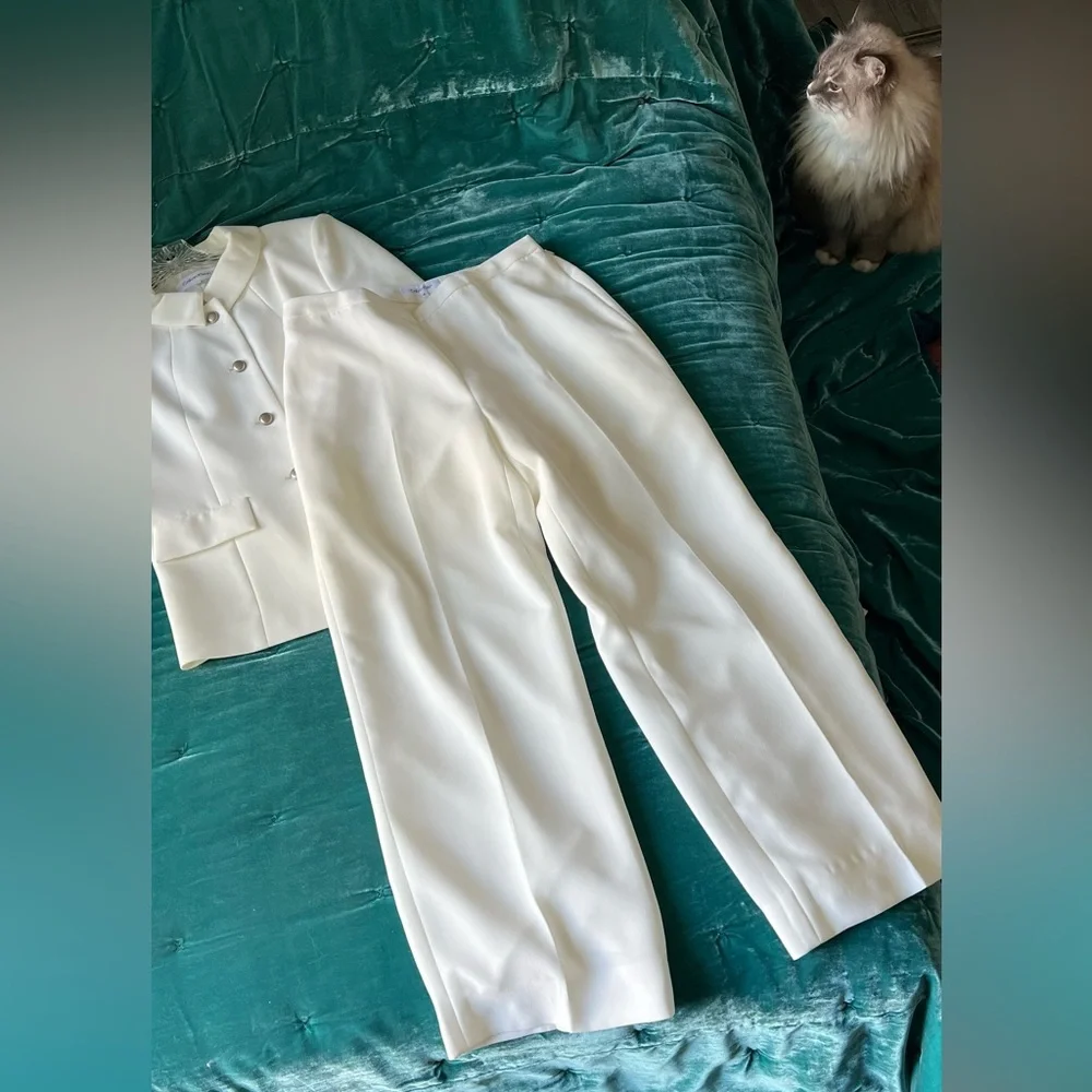 Calvin Klein 2 piece suit (hypoallergenic Siberian cat not included) 😹 - Picture 8 of 12